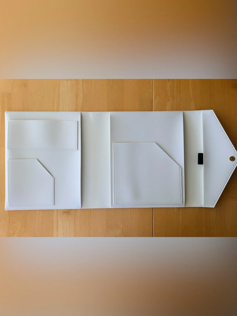 The Budget Mom white folio